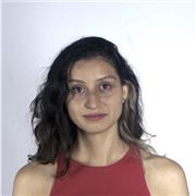 Profesora de Historia del arte a estudiantes de múltiples edades